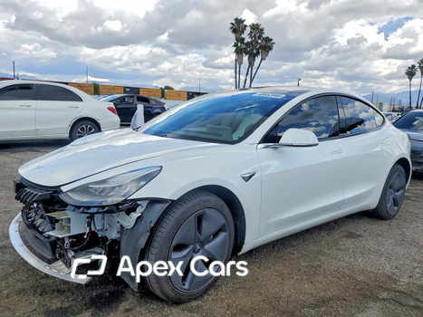 Tesla Model 3 2020 - Image 1 of 5
