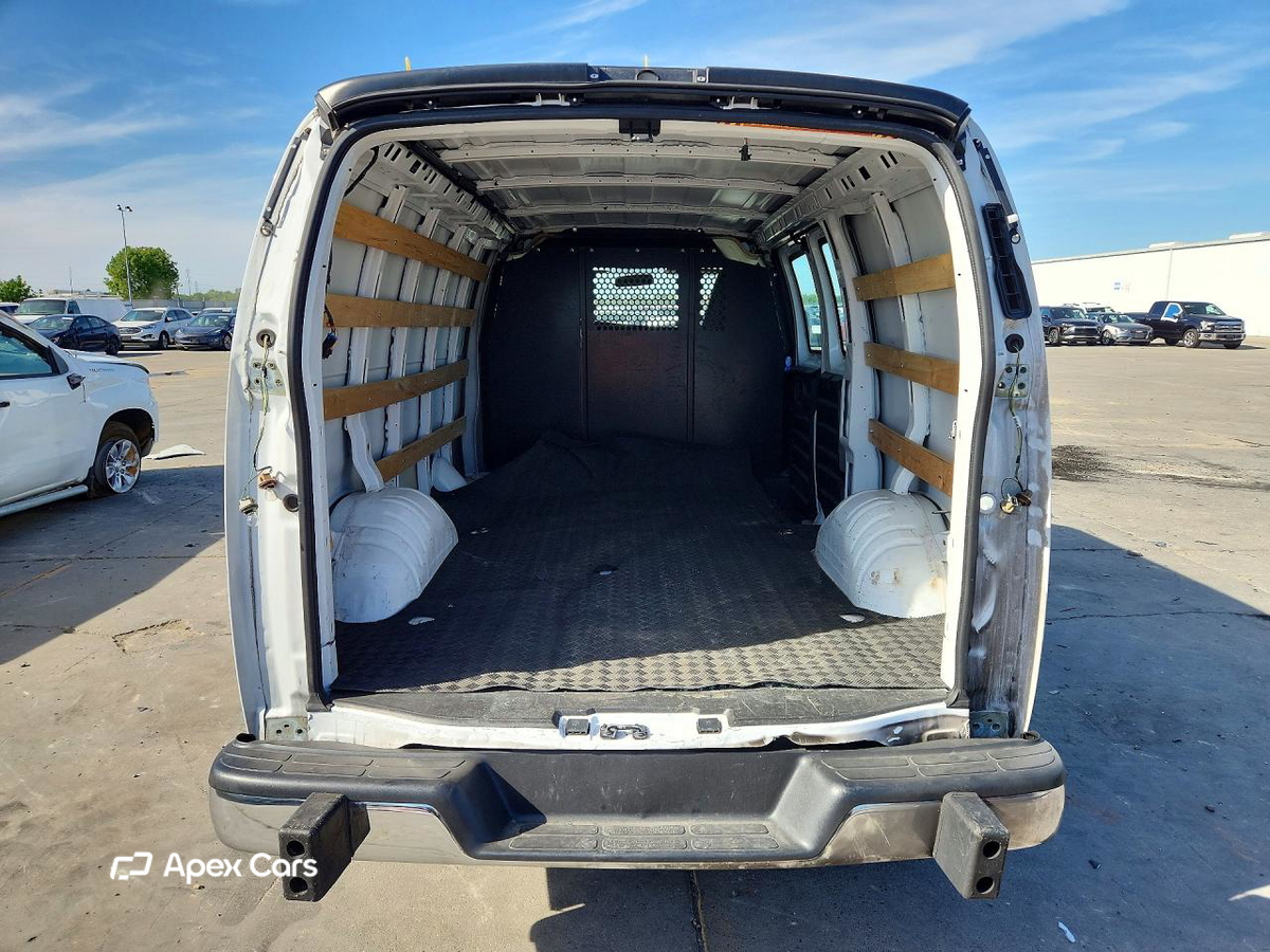 GMC Savana 2024