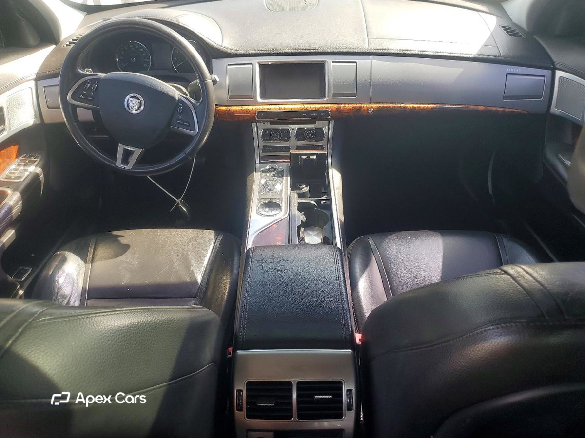 Jaguar XF 2012