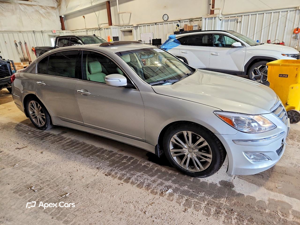 Hyundai Genesis 2013