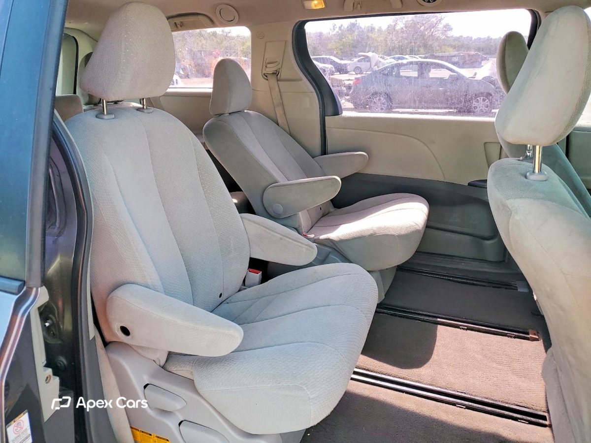 Toyota Sienna 2011