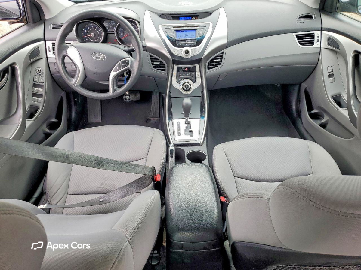 Hyundai Elantra 2012