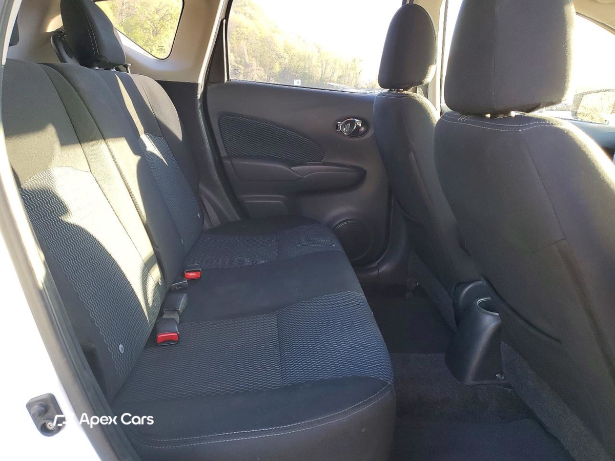 Nissan Versa 2015