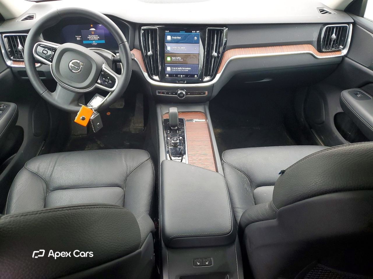 Volvo V60 2025