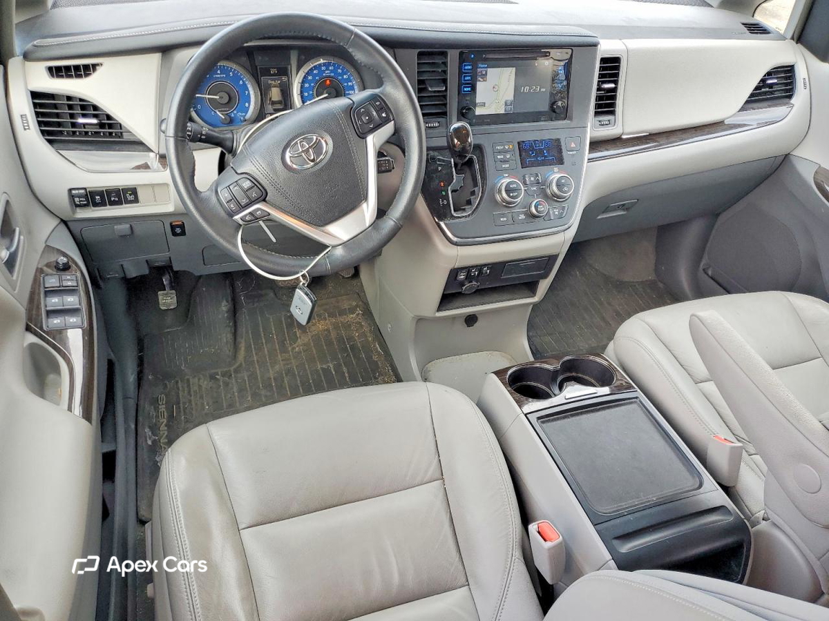Toyota Sienna 2016