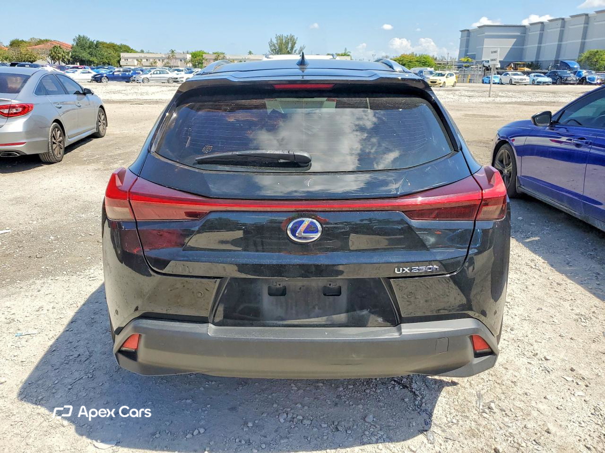 Lexus UX 2022