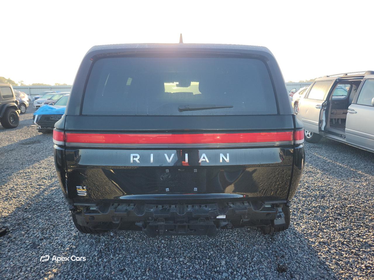 Rivian R1S 2023