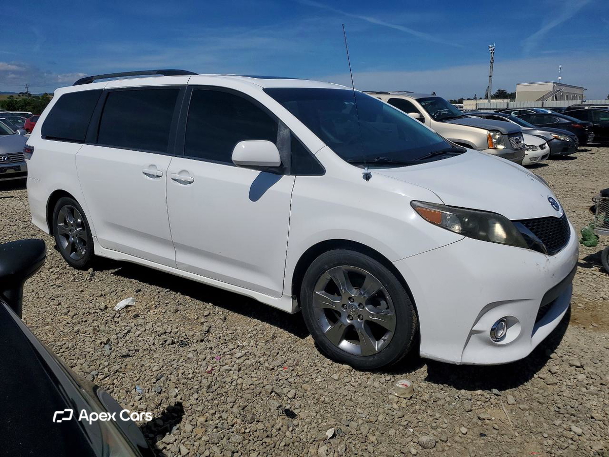 Toyota Sienna 2011