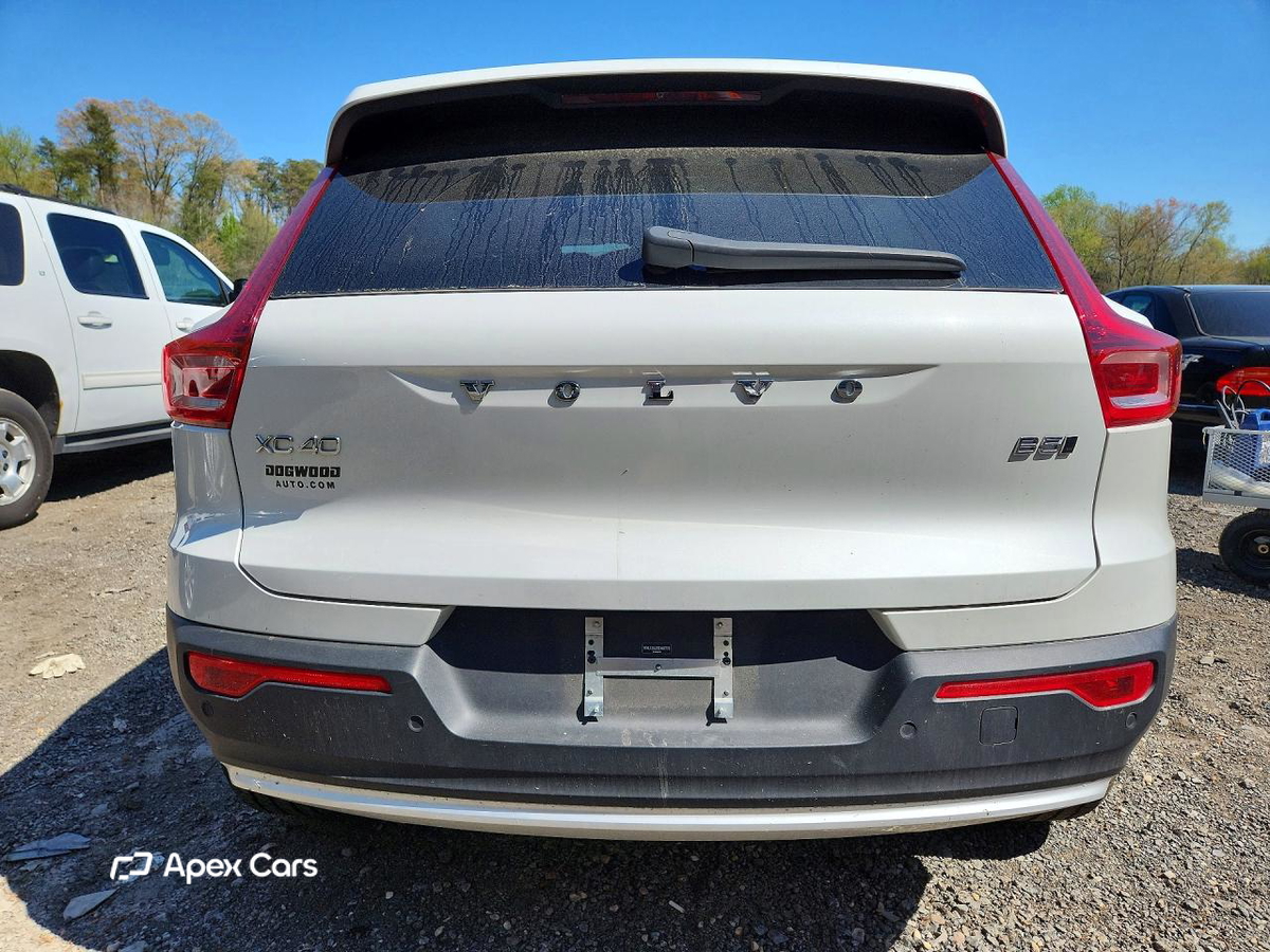 Volvo XC40 2025
