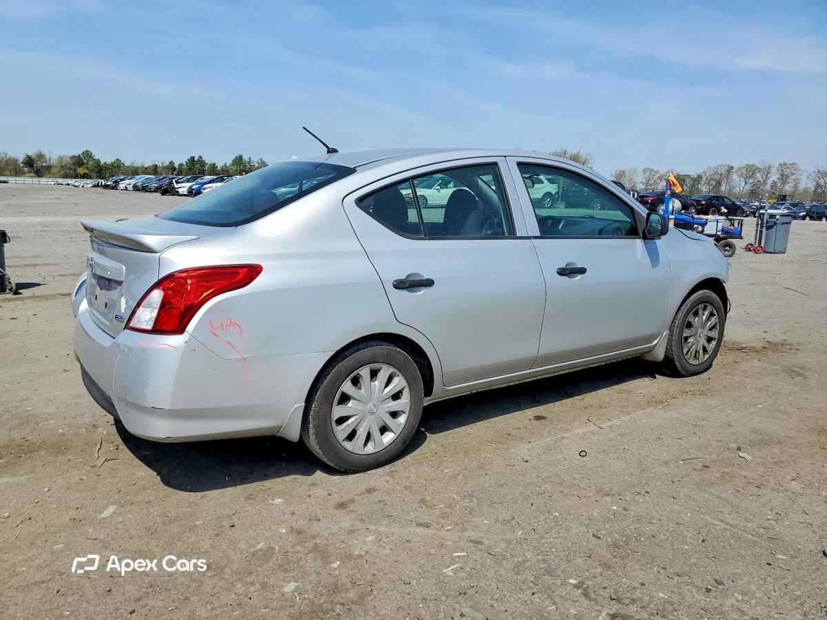 Nissan Versa 2015