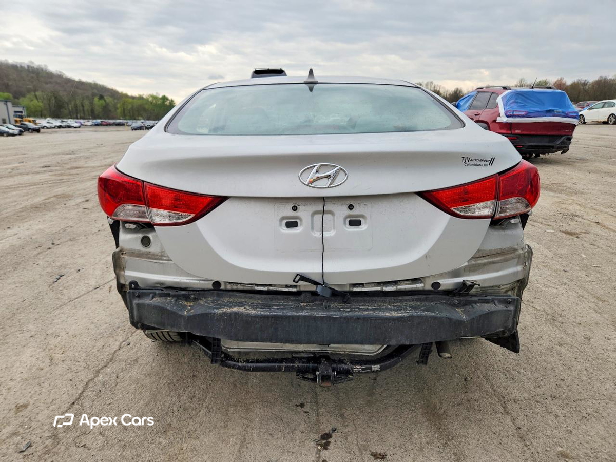 Hyundai Elantra 2012