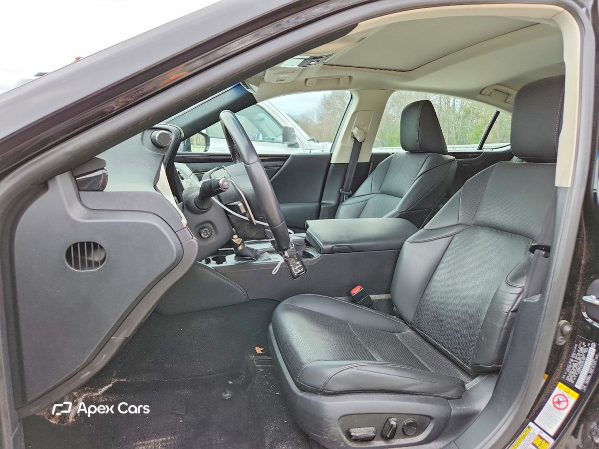 Lexus ES 2019