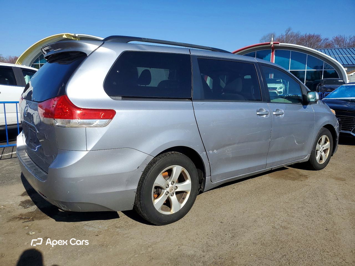 Toyota Sienna 2012