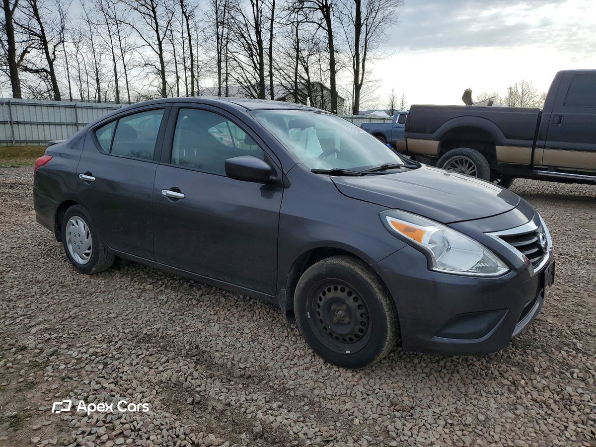 Nissan Versa 2015