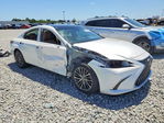 Lexus ES 2022