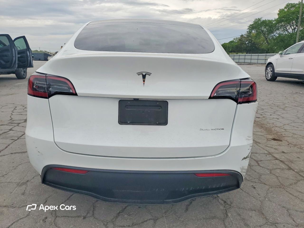Tesla Model Y 2025