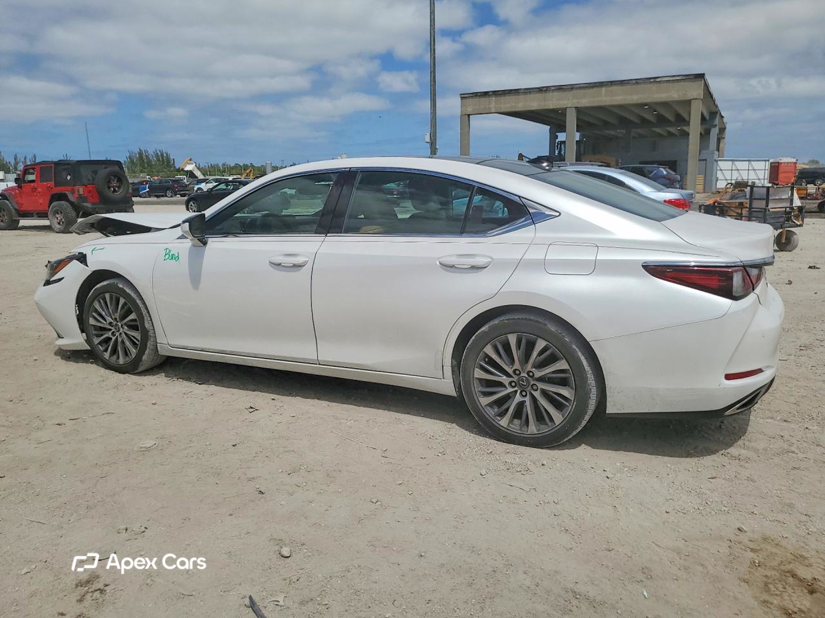 Lexus ES 2019