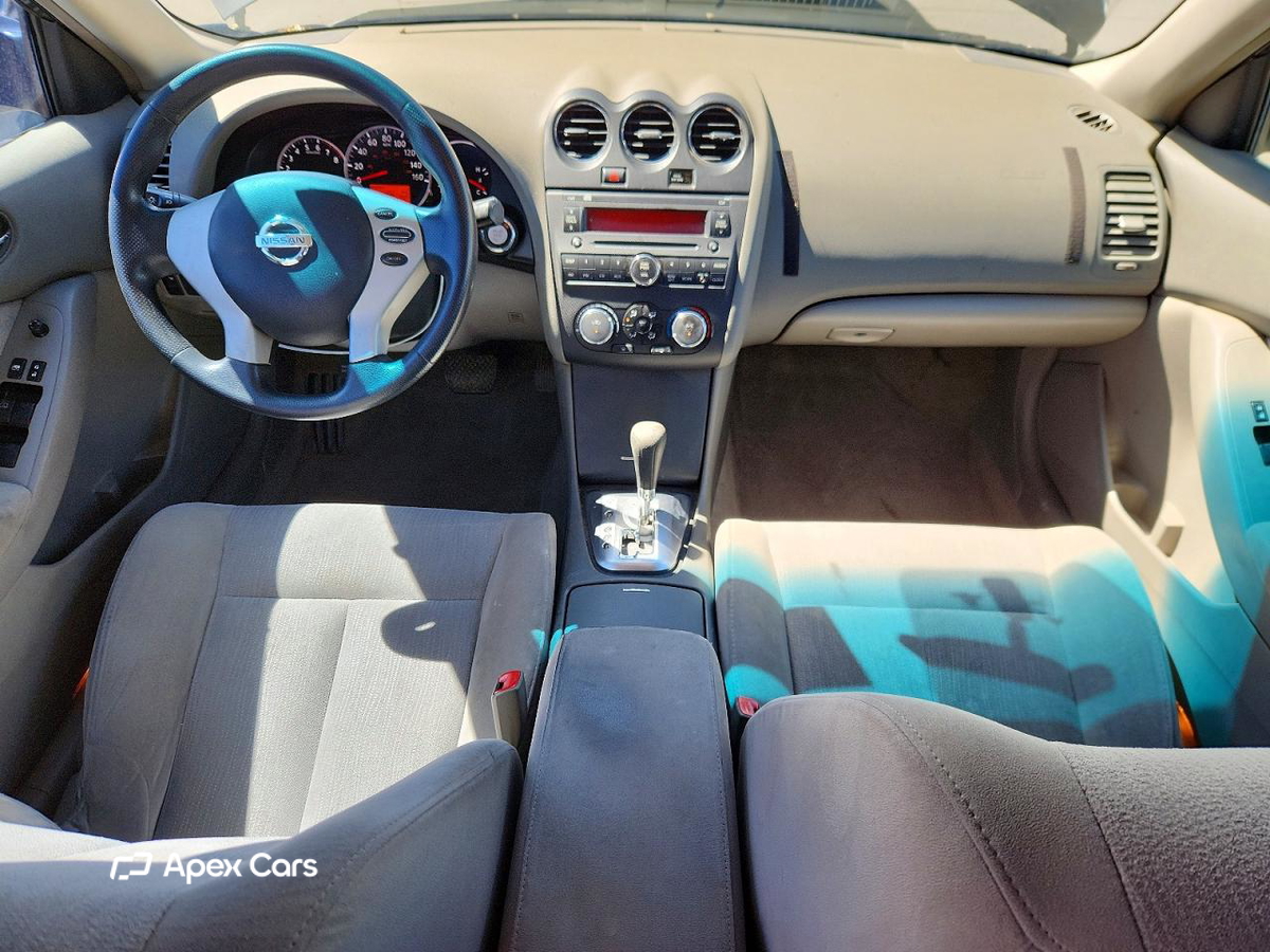 Nissan Altima 2010