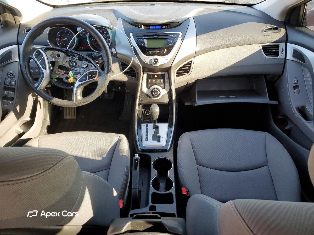 Hyundai Elantra 2012