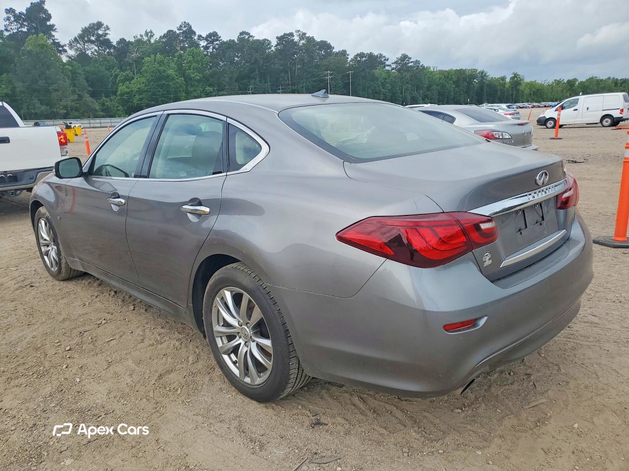 Infiniti Q70 2015