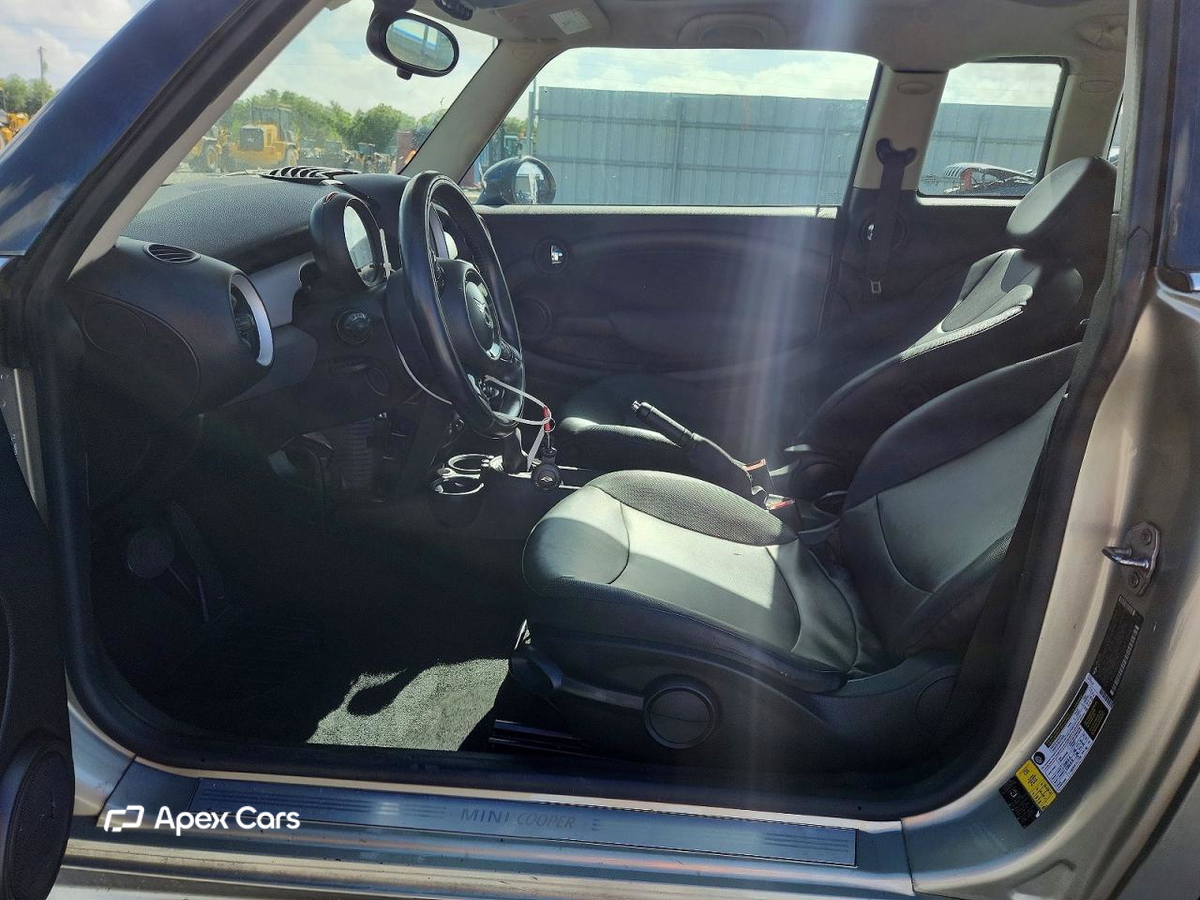 MINI Cooper 2011
