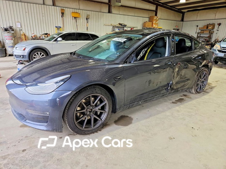 Tesla Model 3 2021 - Image 1 of 13