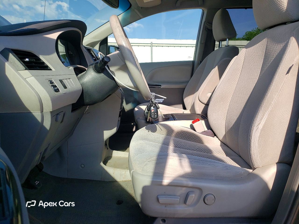 Toyota Sienna 2013