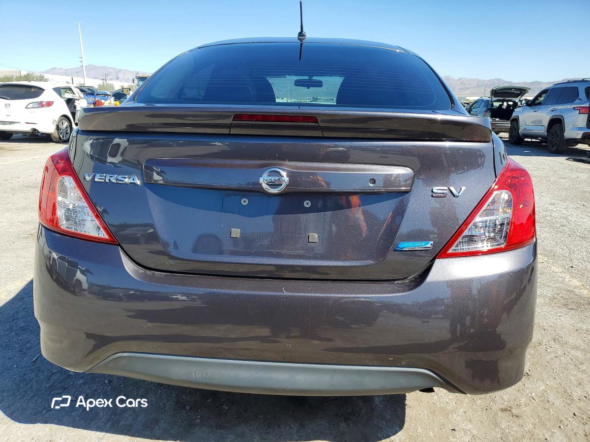 Nissan Versa 2015