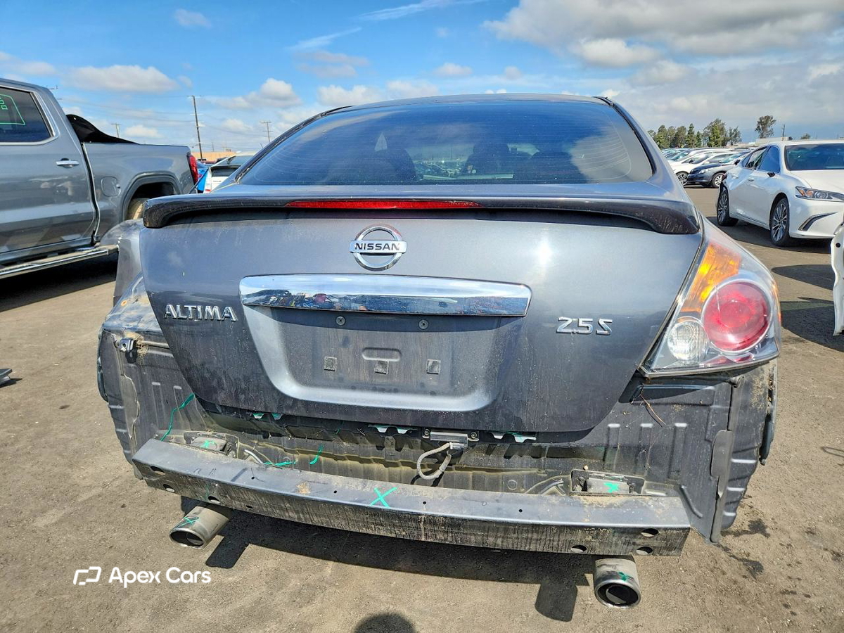 Nissan Altima 2010
