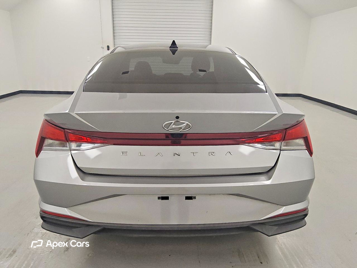 Hyundai Elantra 2021
