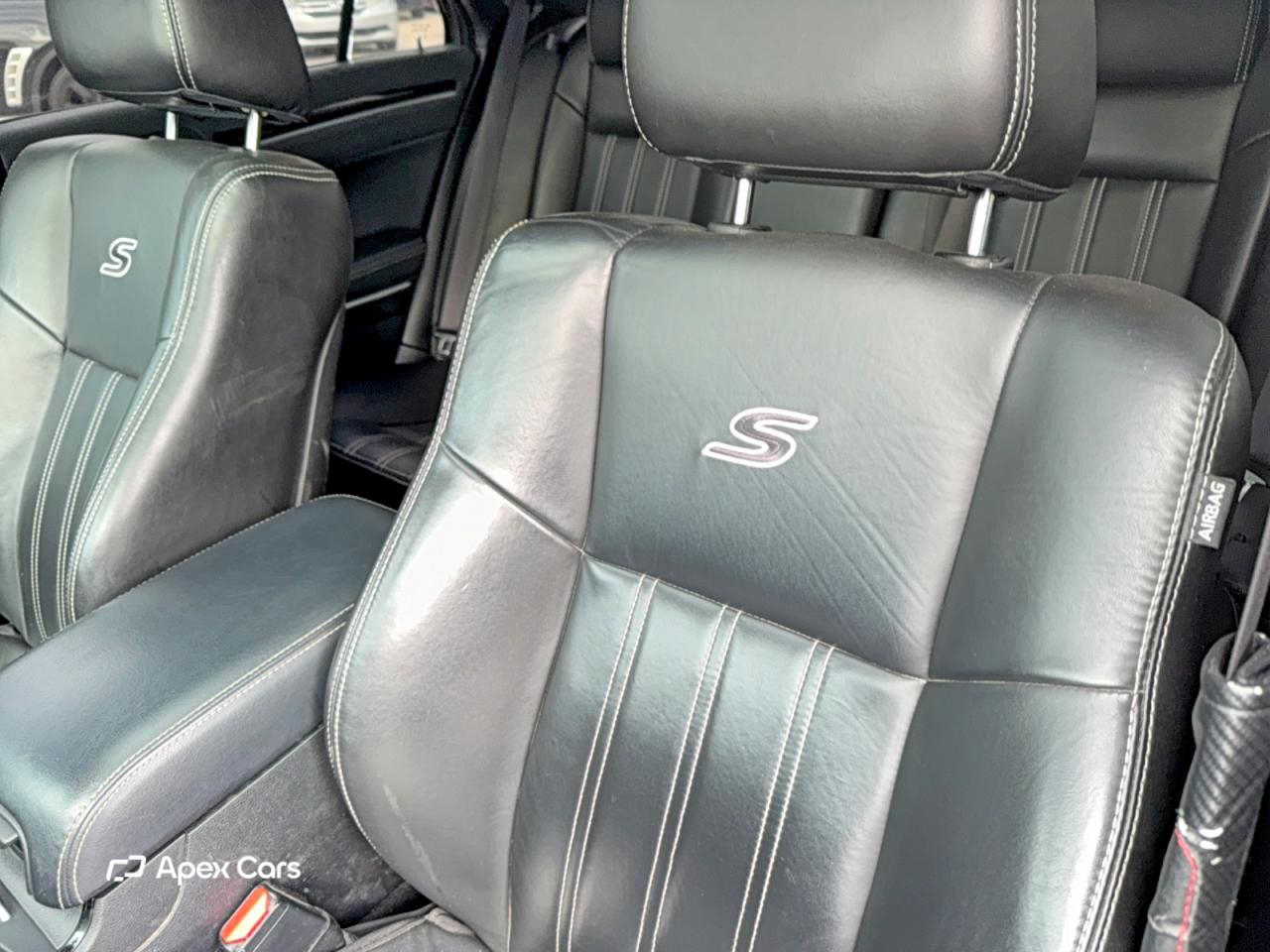 Chrysler 300 2023