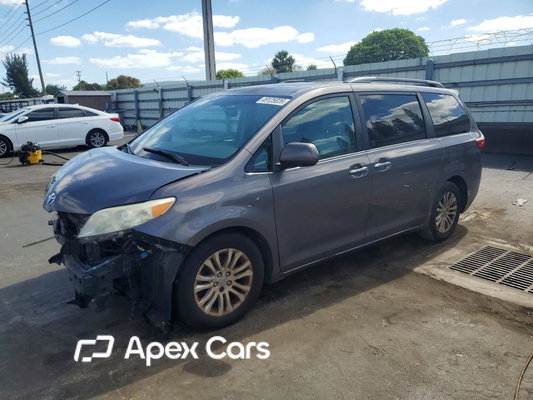 Toyota Sienna 2015 - Image 1 of 14