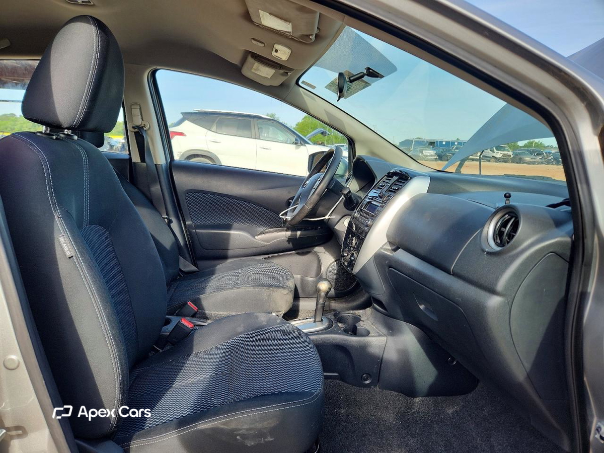 Nissan Versa 2015