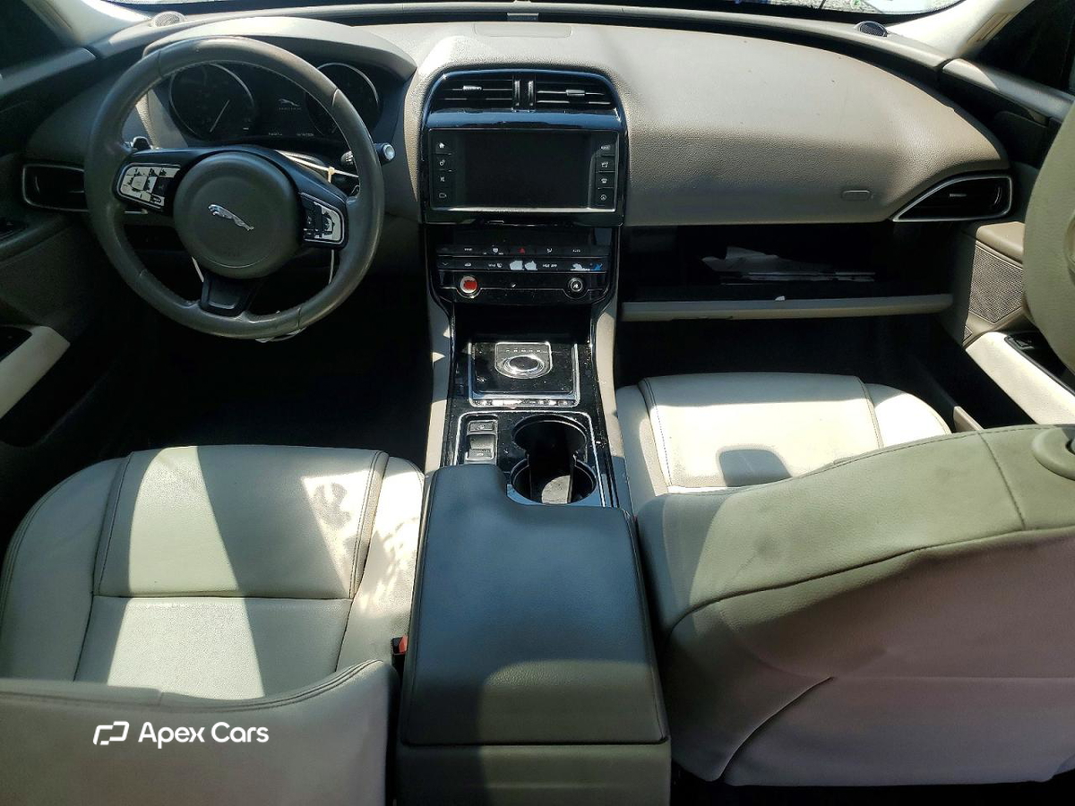 Jaguar XE 2017