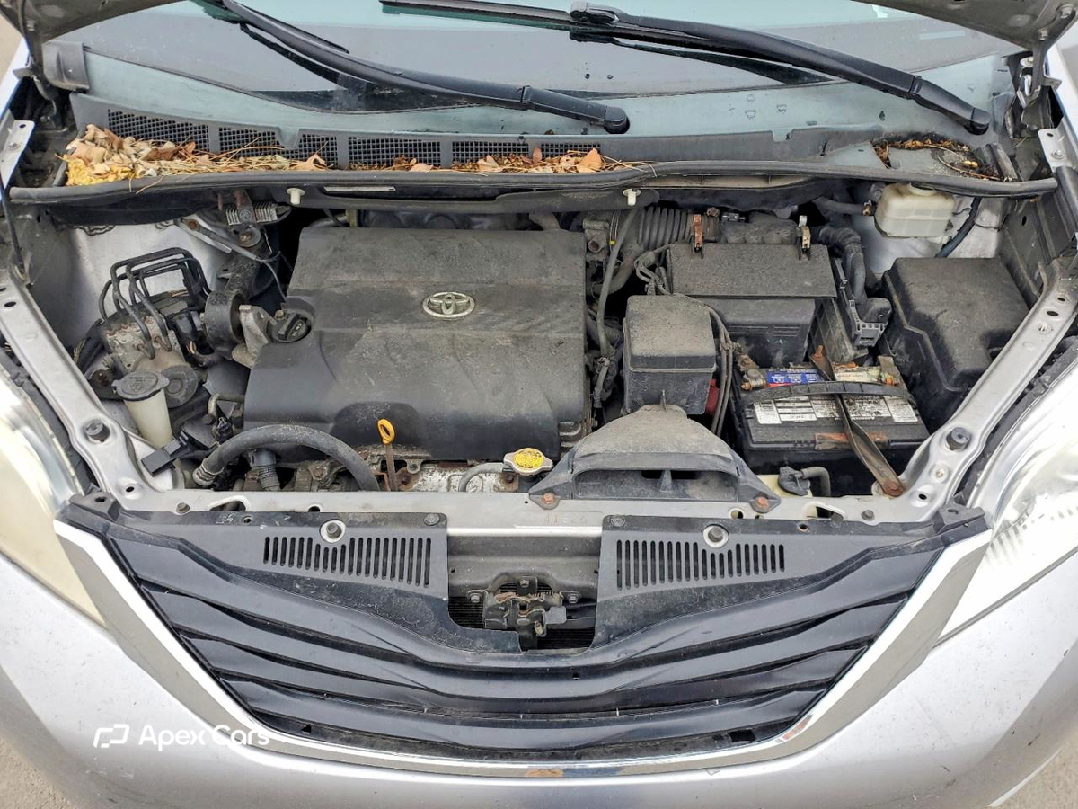 Toyota Sienna 2012