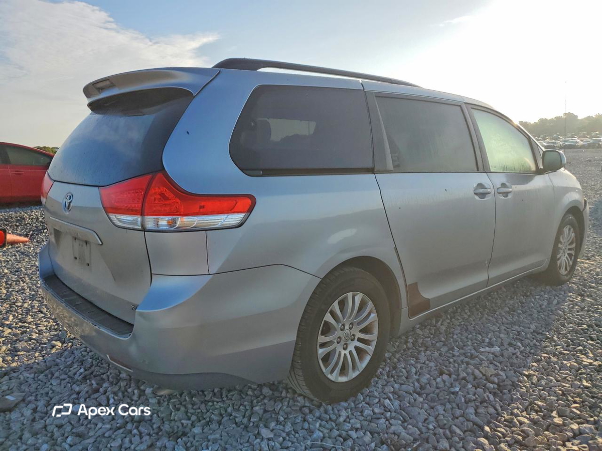 Toyota Sienna 2011