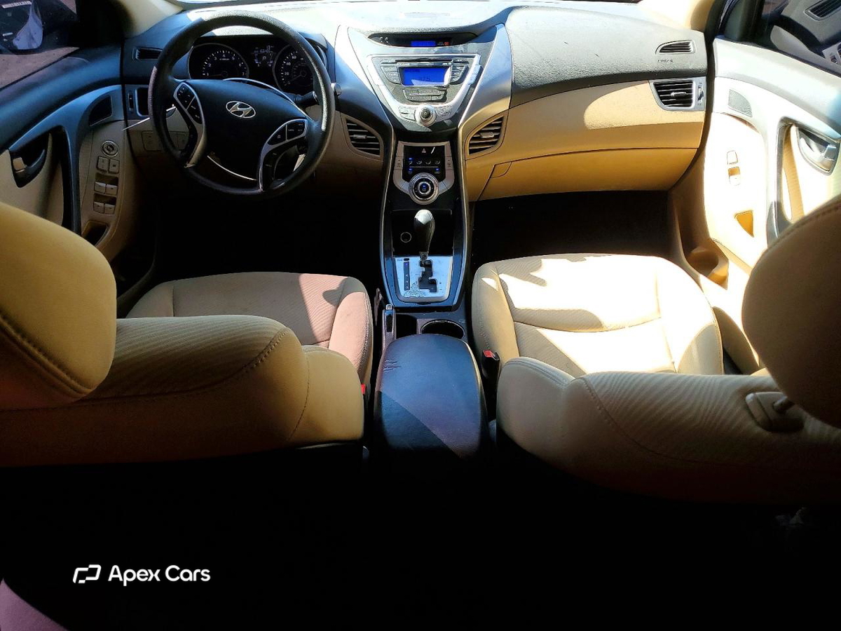Hyundai Elantra 2012