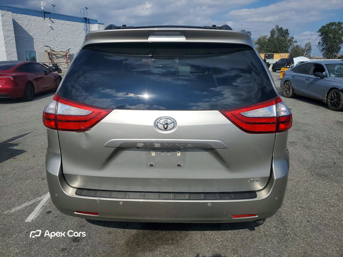 Toyota Sienna 2016