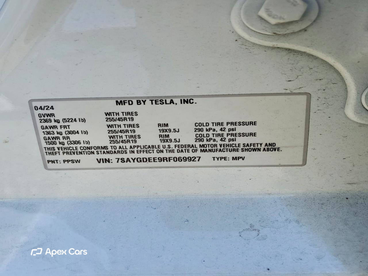 Tesla Model Y 2024