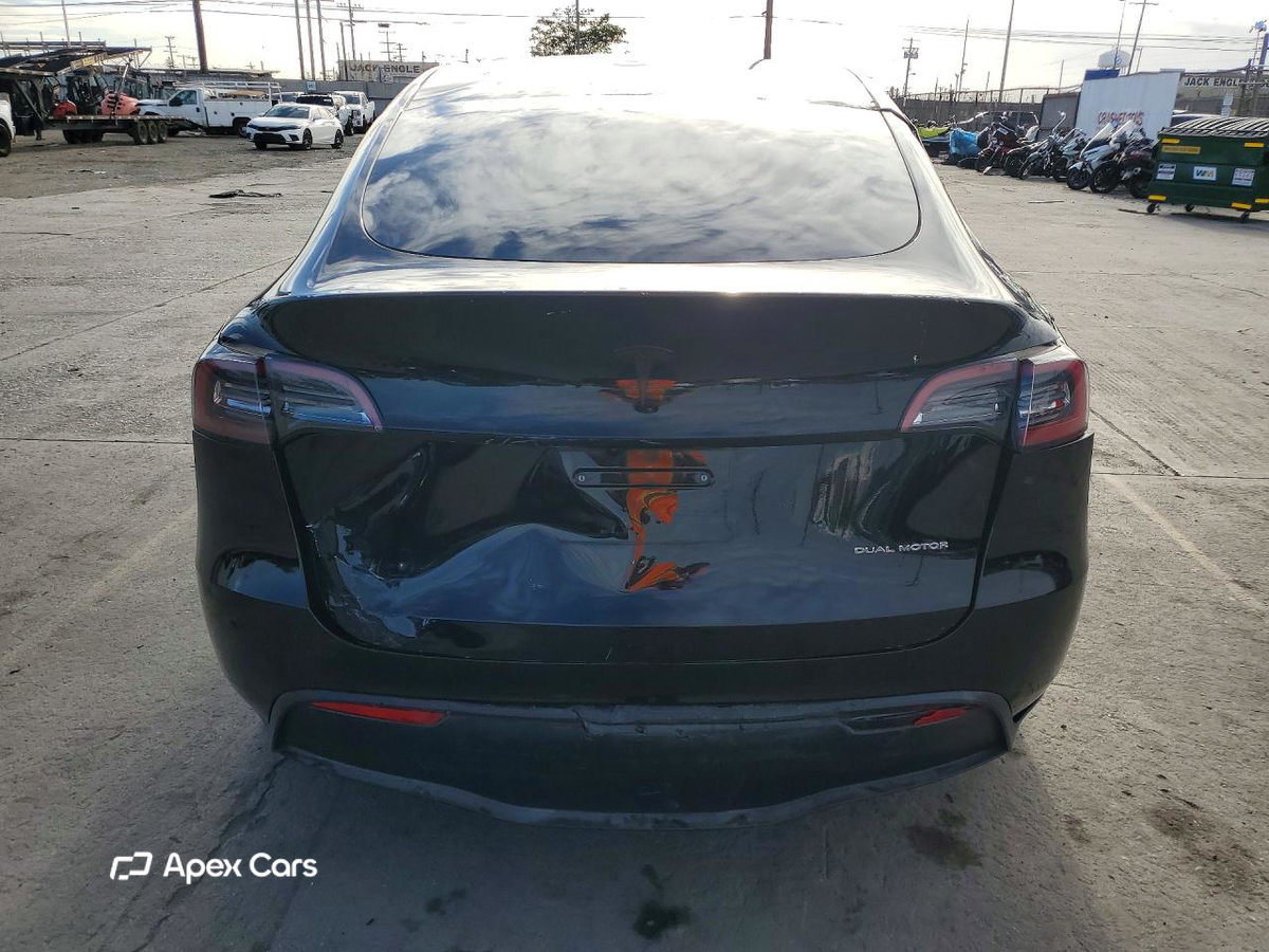 Tesla Model Y 2025