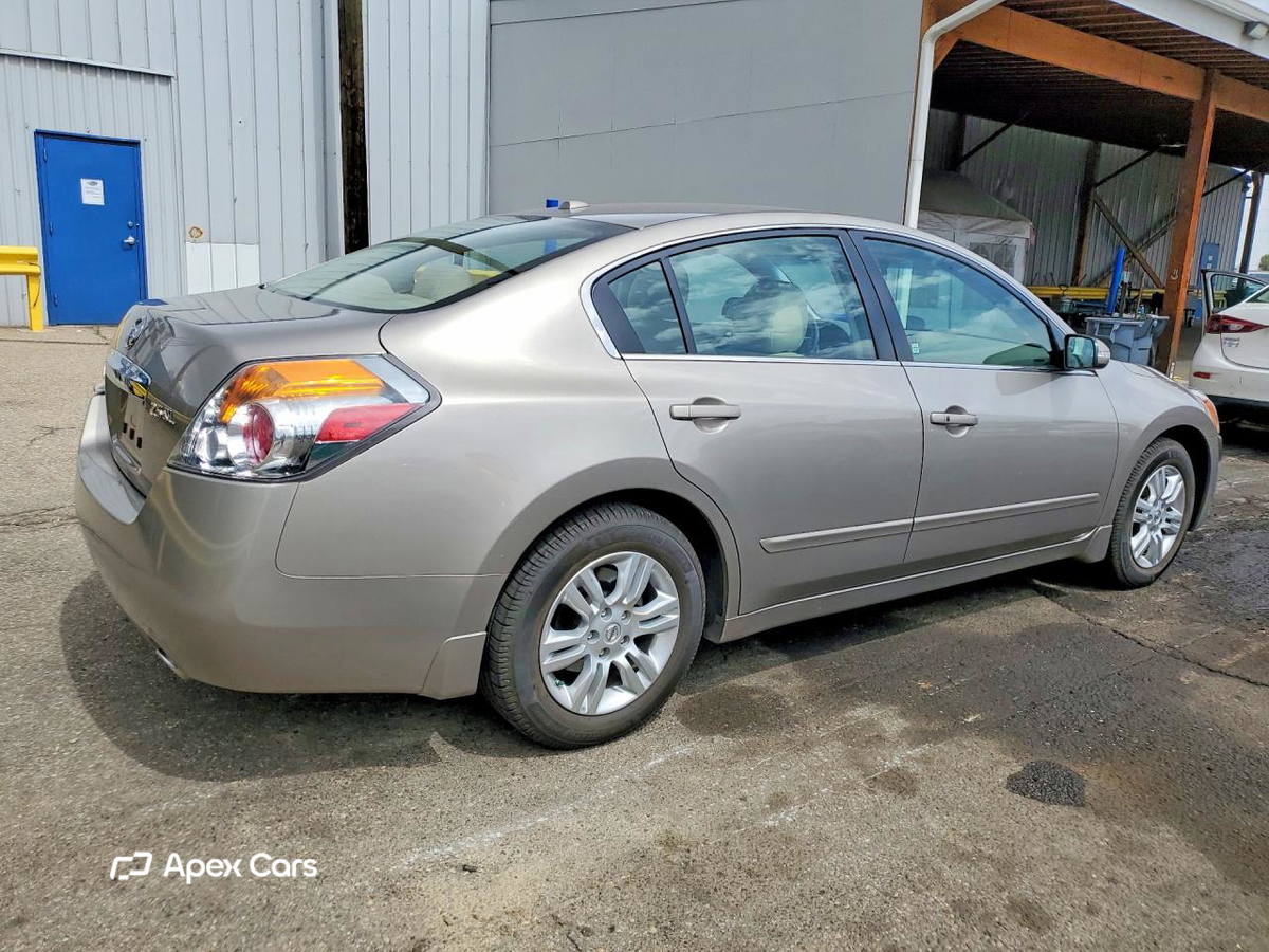 Nissan Altima 2012
