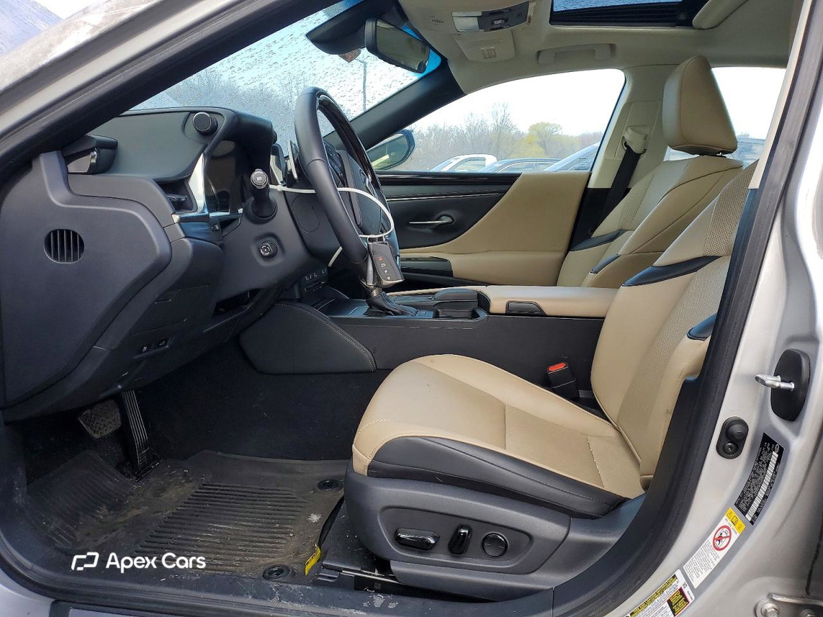 Lexus ES 2019