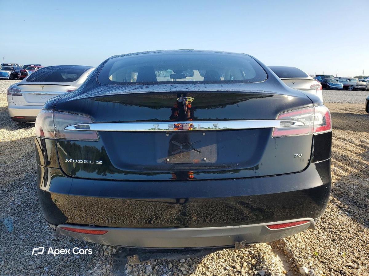 Tesla Model S 2015