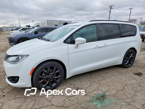 Chrysler Pacifica 2018 - Image 1 of 14