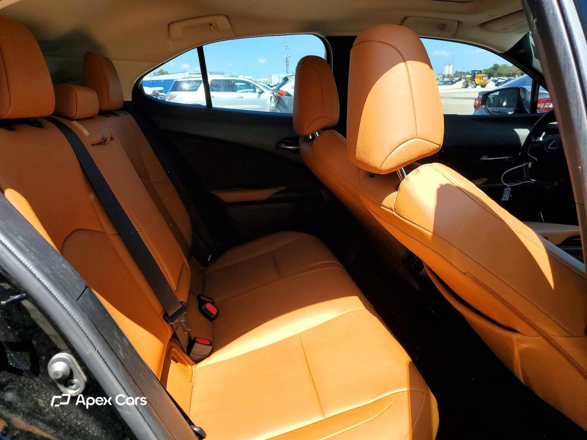 Lexus UX 2022