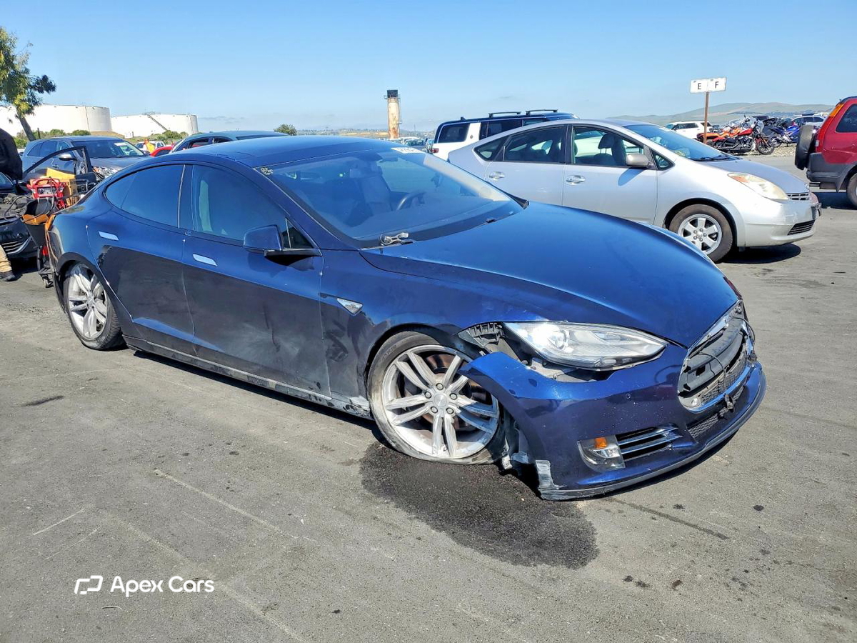 Tesla Model S 2014