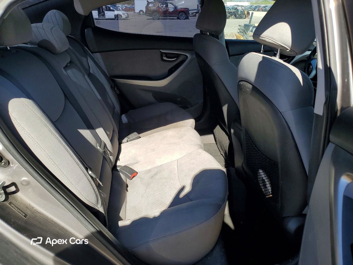 Hyundai Elantra 2012