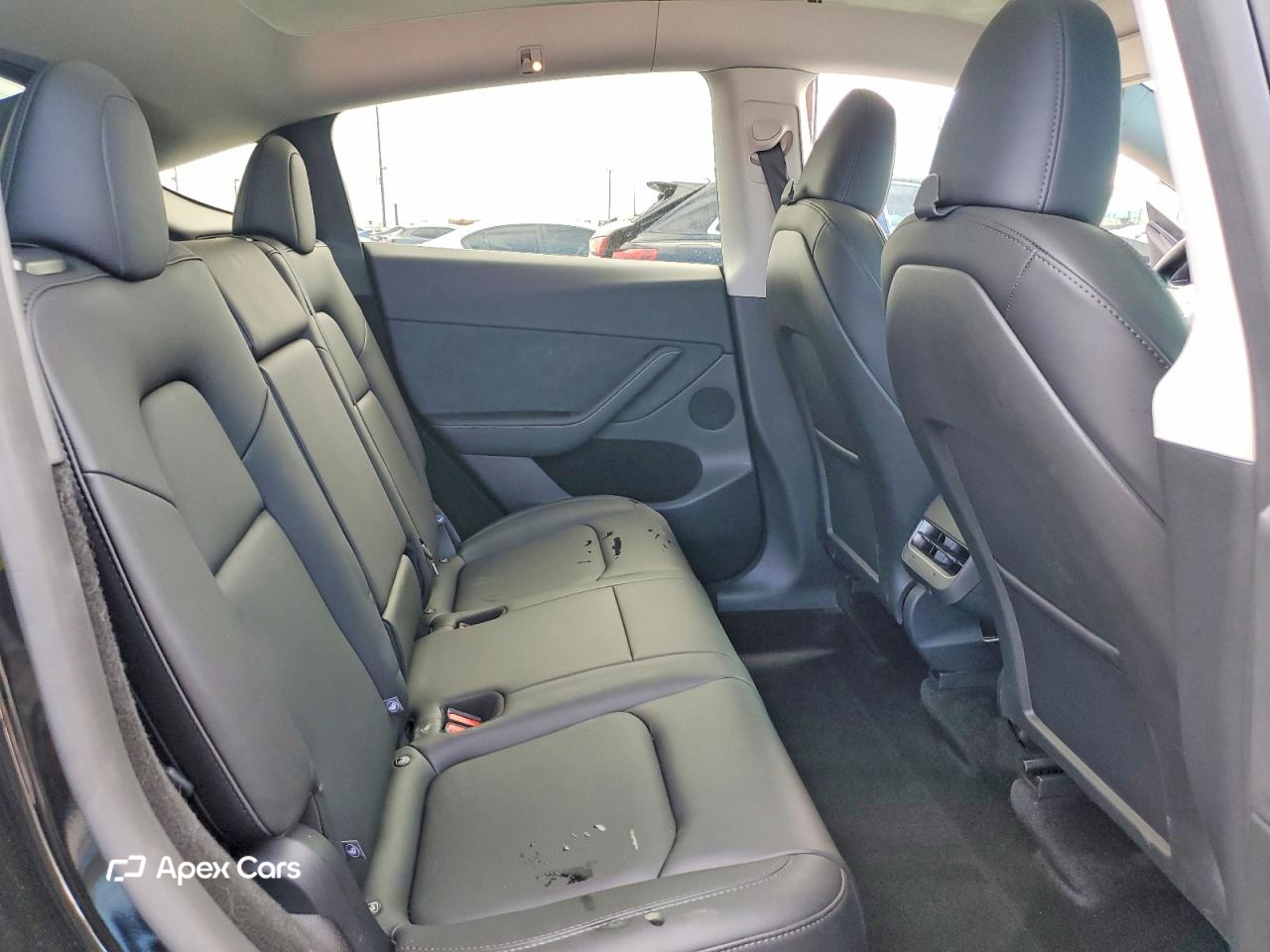 Tesla Model Y 2025