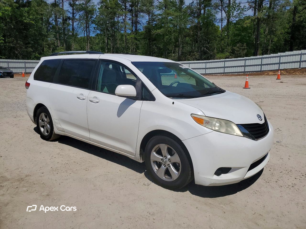 Toyota Sienna 2011