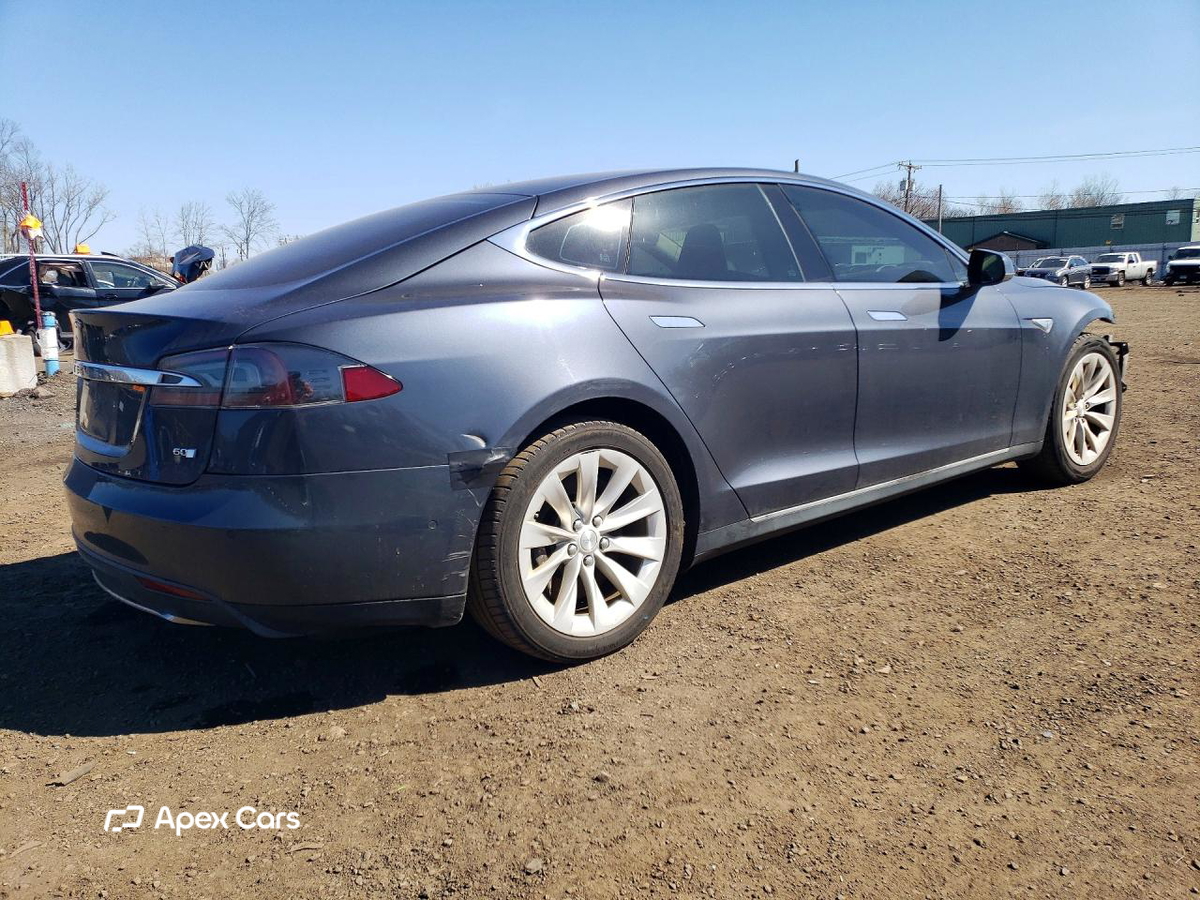 Tesla Model S 2014